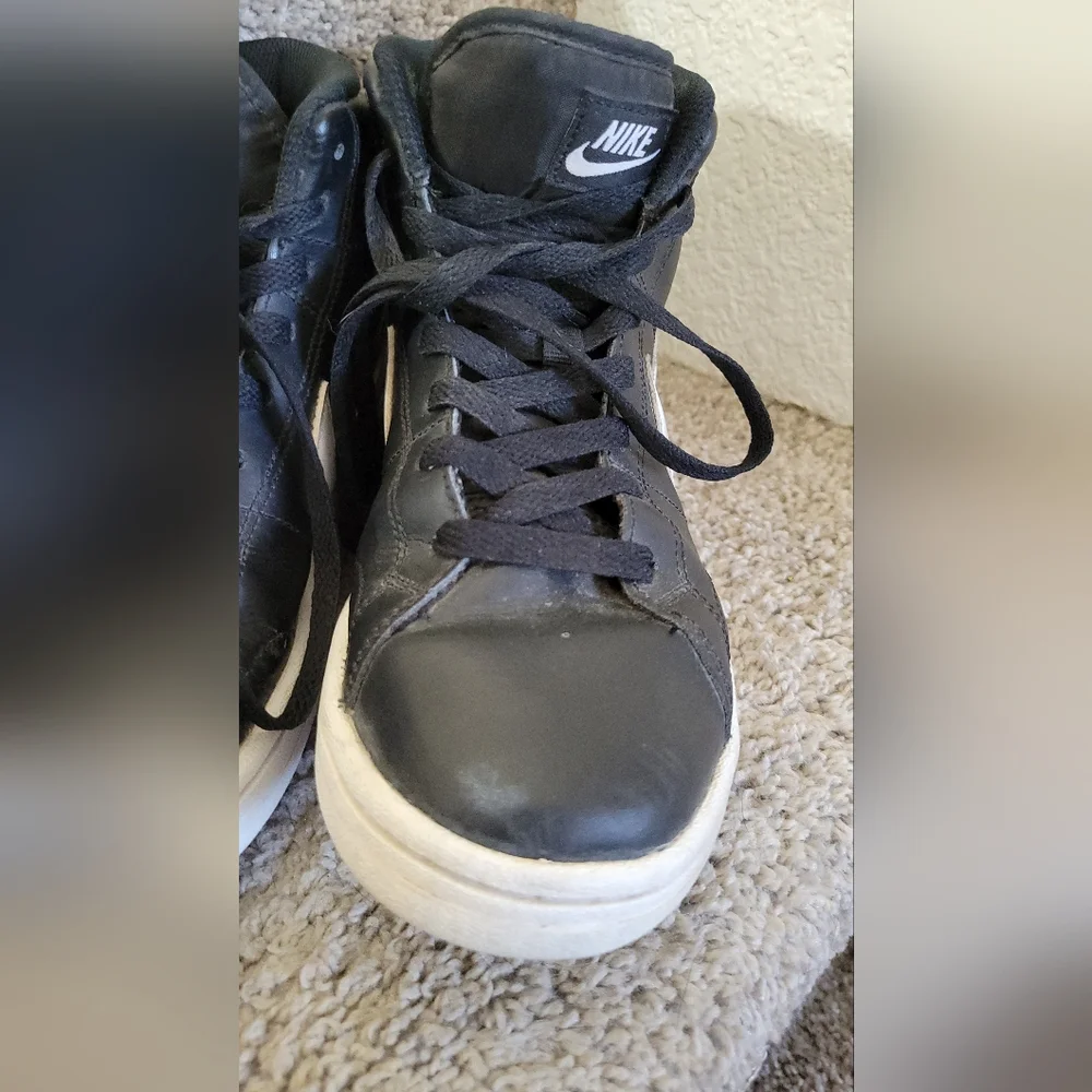 Nike Court Royale 2 Mid sneakers in black and white. Size 7